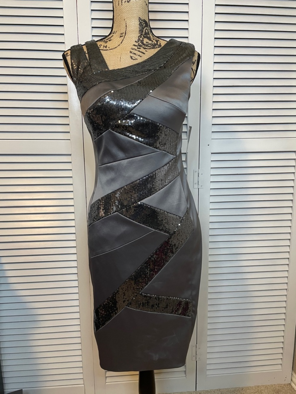 NWT - Signature by Sangria Gray Satin & Sequin-Trim Sheath Dress-Sz 6